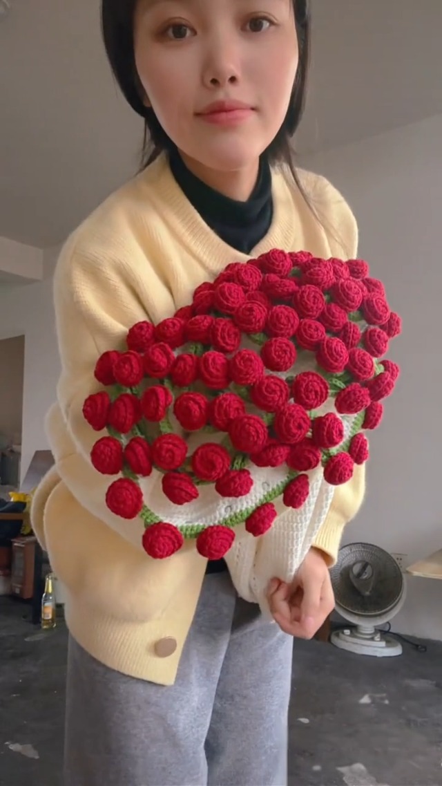 Amazon.com: SLITHICE Handmade Crochet Flower Bouquet Blanket - 100